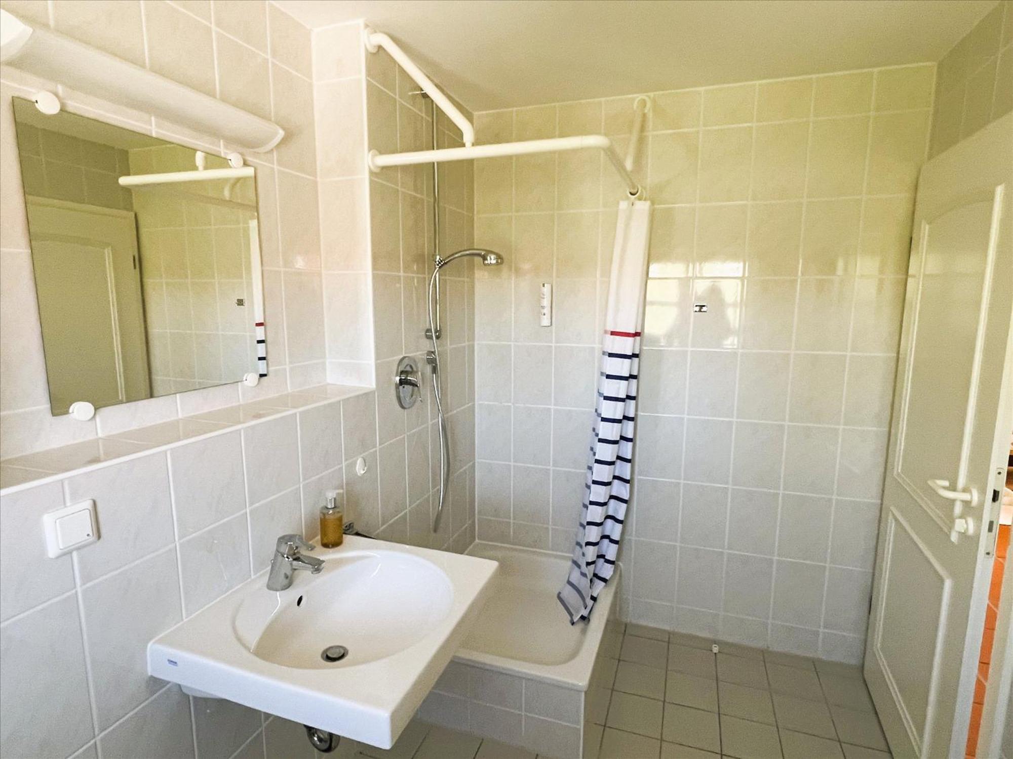 Feriendorf Rugana - Klassik Appartement Mit 1 Schlafzimmer D44 Dranske Exteriér fotografie